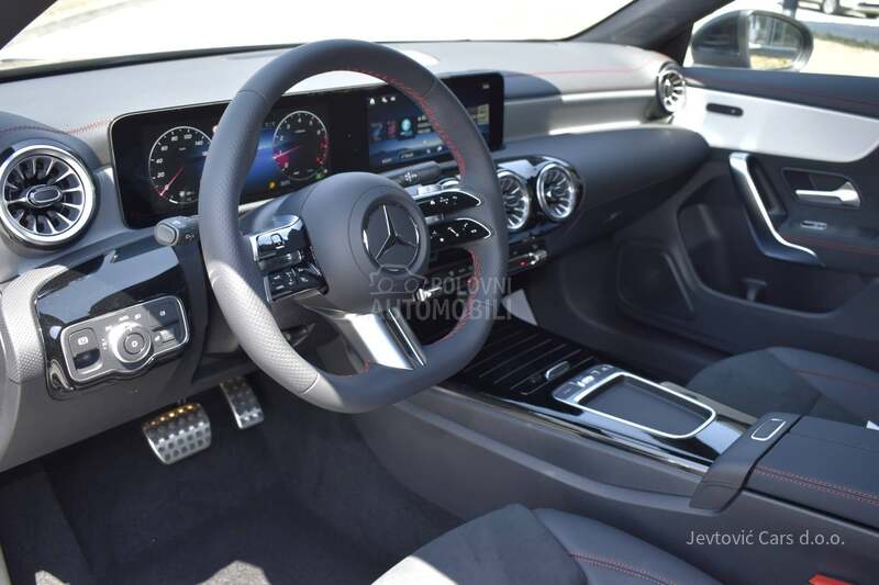 Mercedes Benz CLA 180 AMG