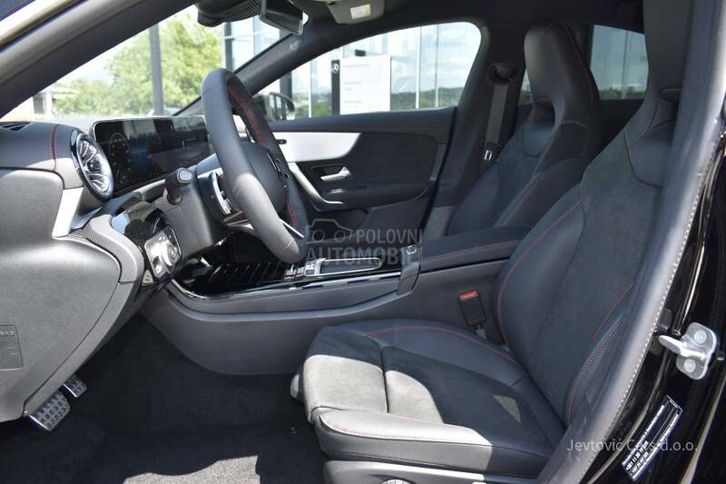 Mercedes Benz CLA 180 AMG