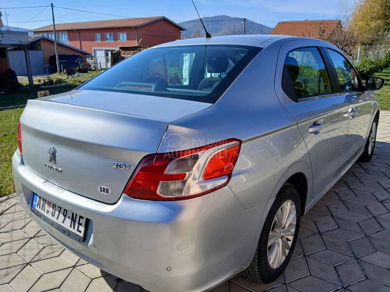 Peugeot 301 AUTO/MATIC ALLURE