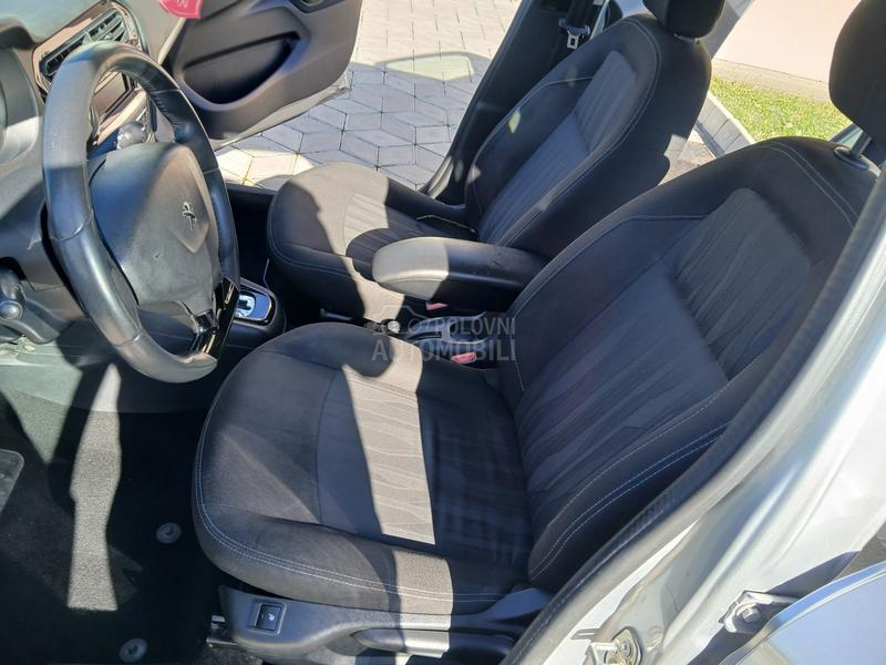 Peugeot 301 AUTO/MATIC ALLURE