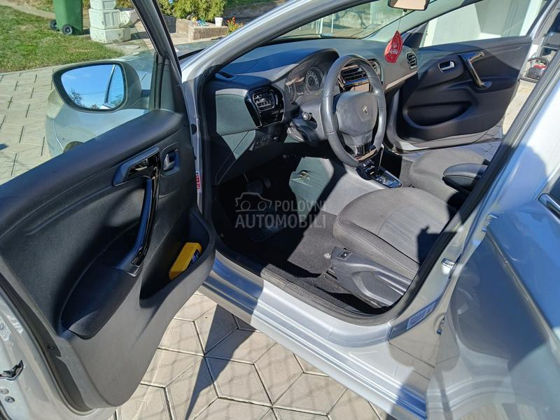 Peugeot 301 AUTO/MATIC ALLURE