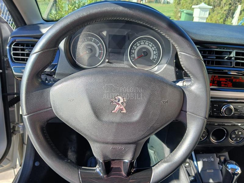 Peugeot 301 AUTO/MATIC ALLURE