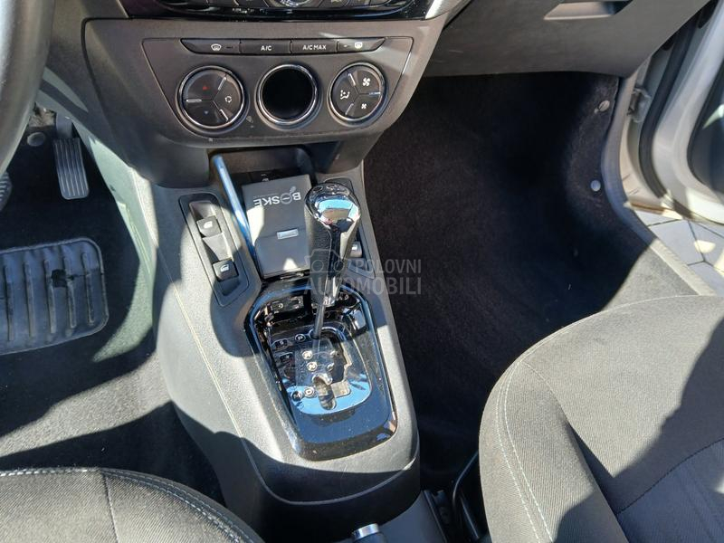 Peugeot 301 AUTO/MATIC ALLURE