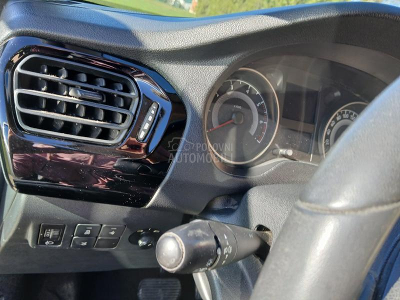 Peugeot 301 AUTO/MATIC ALLURE