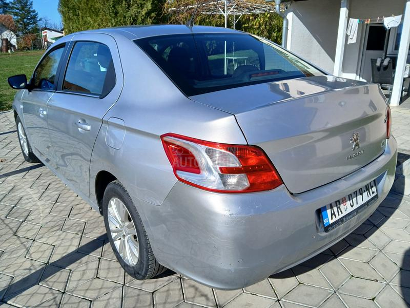 Peugeot 301 AUTO/MATIC ALLURE