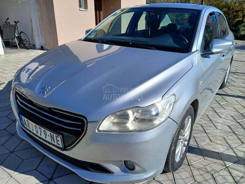 Peugeot 301 AUTO/MATIC ALLURE