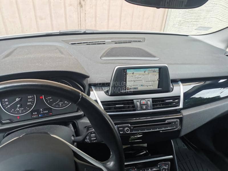 BMW 216 d     harman/kardon