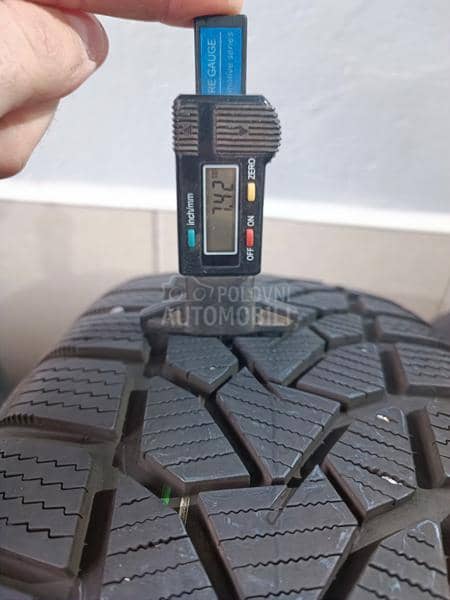 Uniroyal 215/65 R17 Zimska