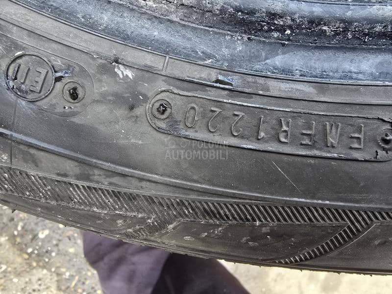 Falken 215/55 R17 Zimska