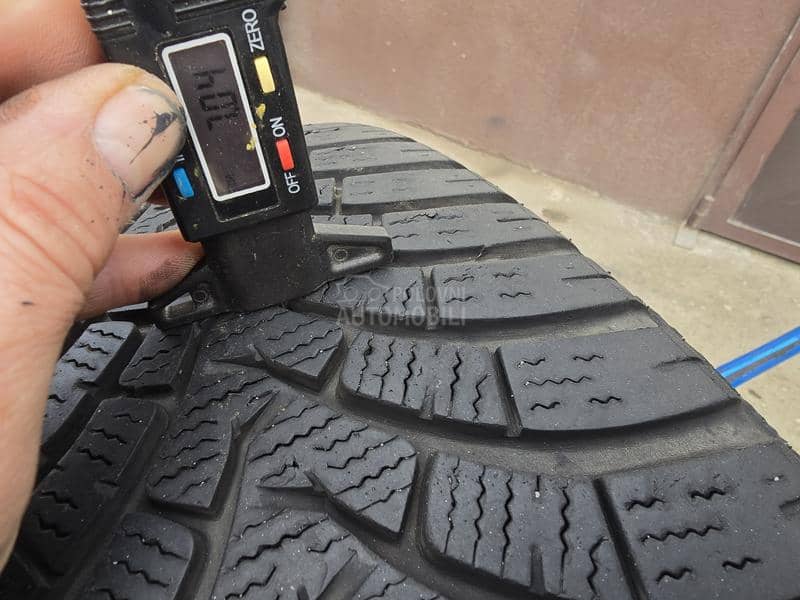 Falken 215/55 R17 Zimska