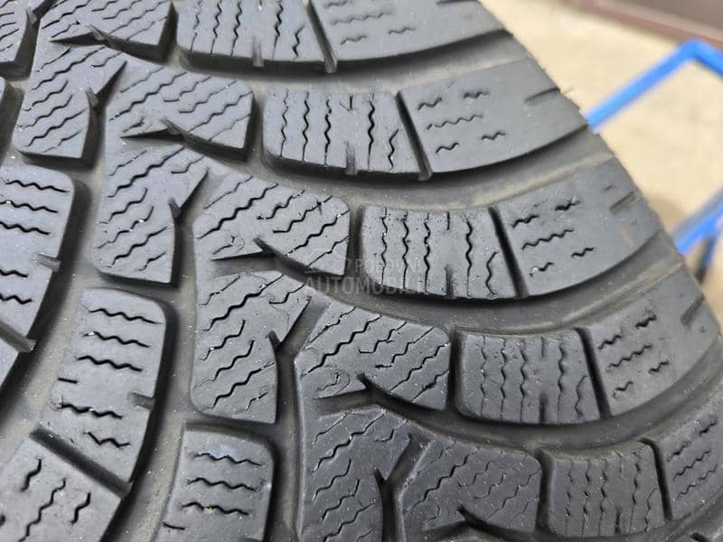 Falken 215/55 R17 Zimska