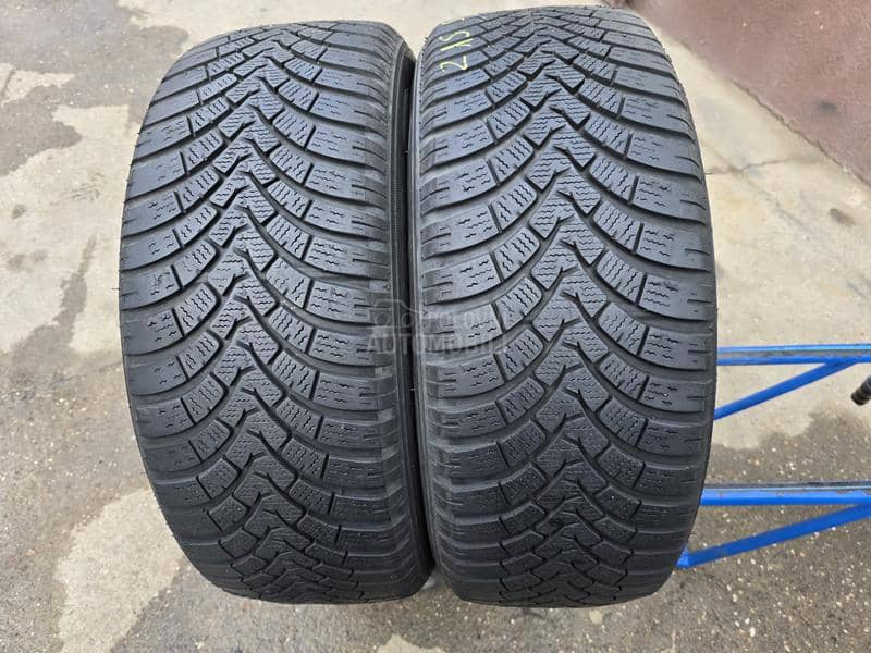 Falken 215/55 R17 Zimska
