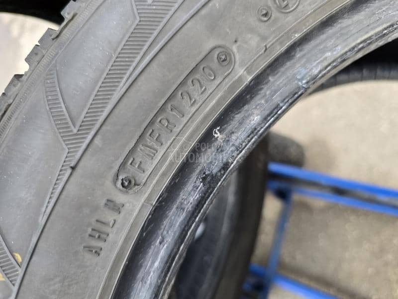 Falken 215/55 R17 Zimska