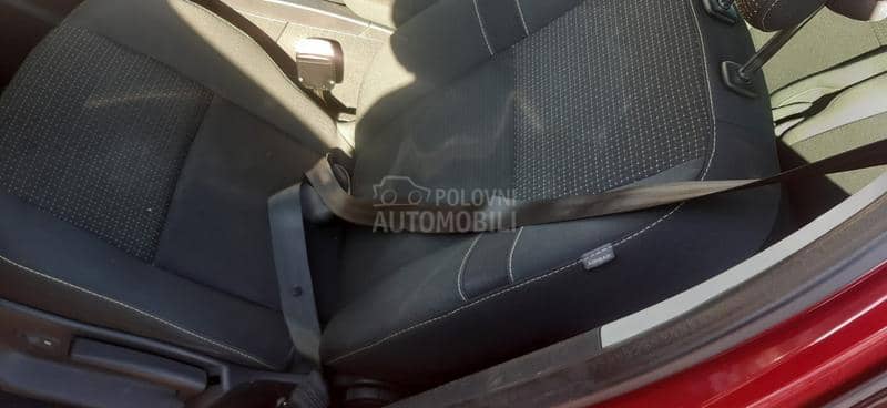 KOMPLETAN AUTO U DELOVIMA