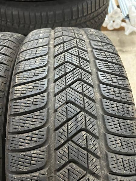 Pirelli 235/60 R18 Zimska