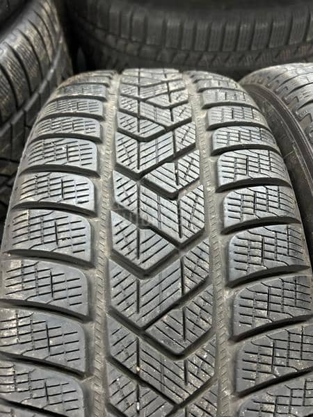 Pirelli 235/60 R18 Zimska