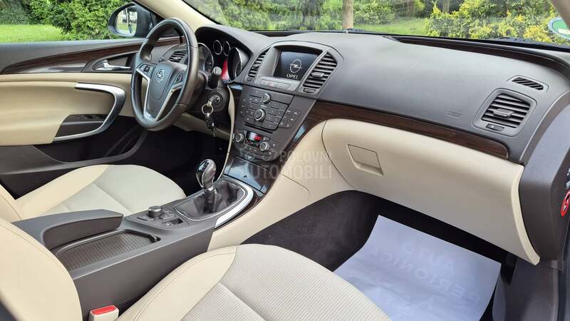 Opel Insignia // C O S M O //