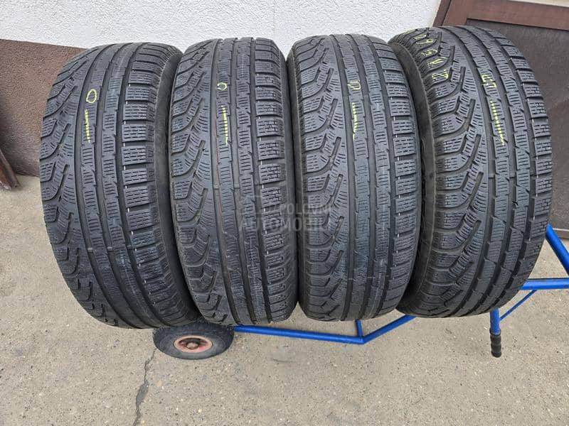 Pirelli 215/60 R17 Zimska
