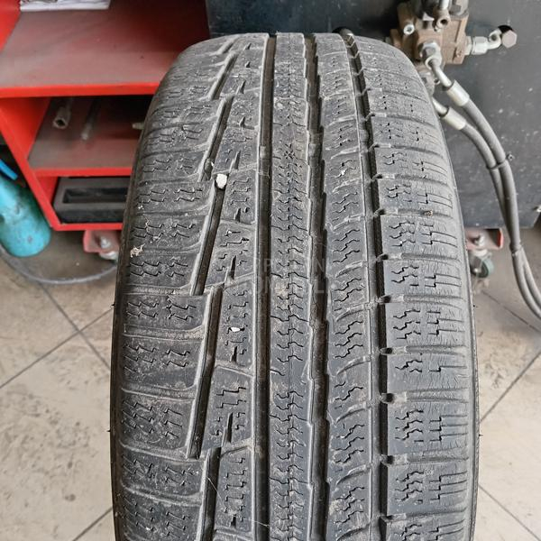 Nokian 215/55 R17 Zimska
