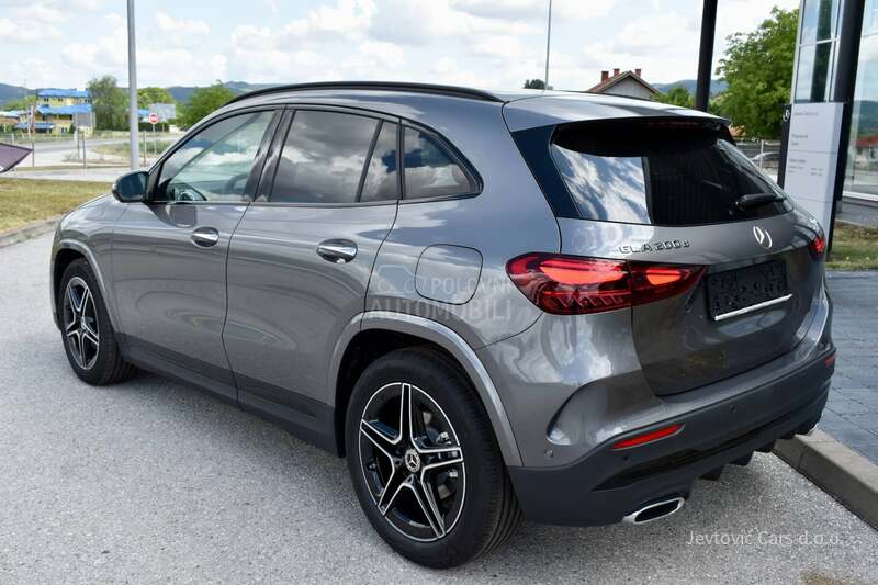 Mercedes Benz GLA 200 AMG