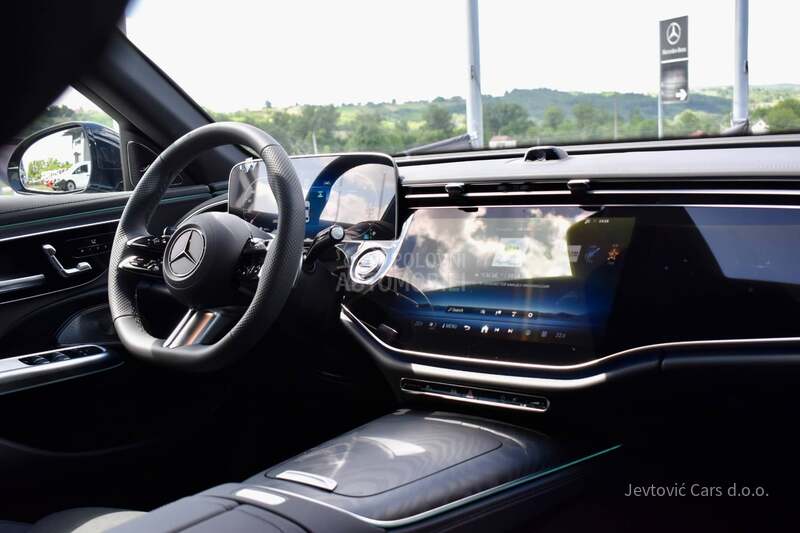 Mercedes Benz E 220 AMG