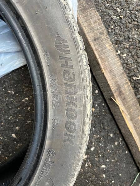 Hankook 245/45 R19 Zimska