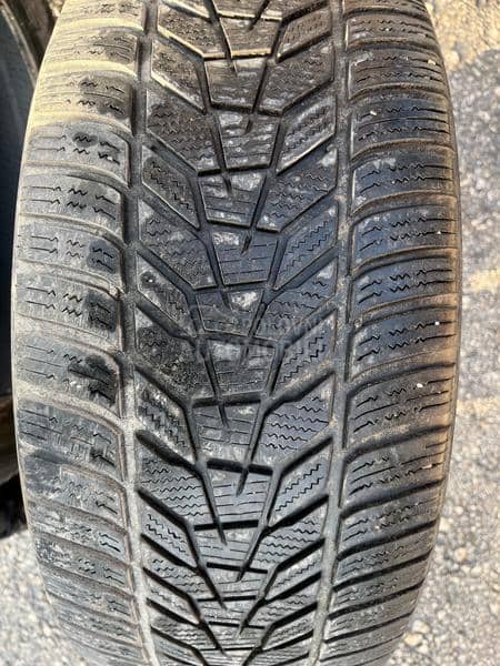 Hankook 245/45 R19 Zimska