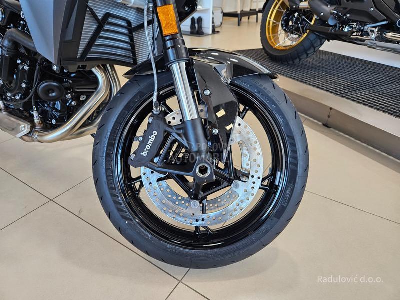 BMW F 900 R Triple Black