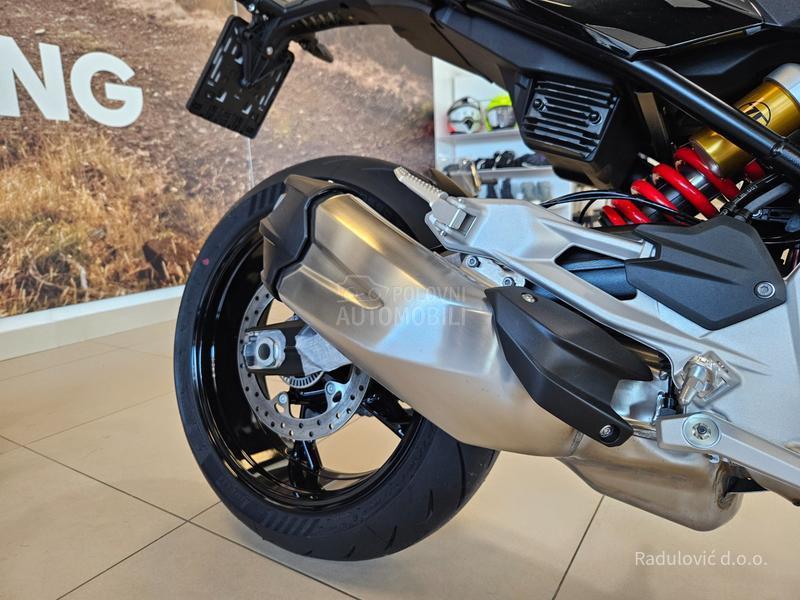 BMW F 900 R Triple Black