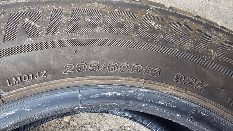 Bridgestone 205/60 R16 Zimska