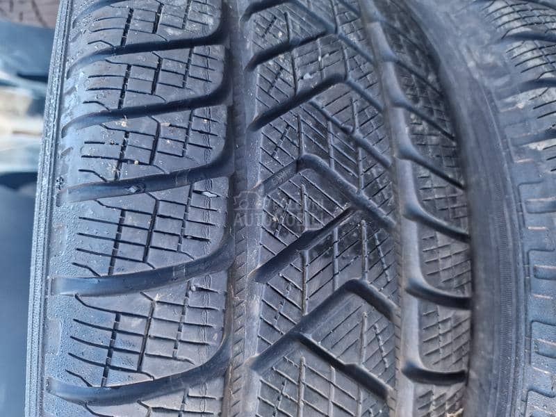 Pirelli 215/65 R17 Zimska