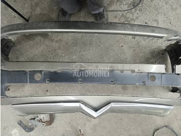 hrom znak na braniku za Citroen C4 Grand Picasso, C4 Picasso od 2006. do 2010. god.