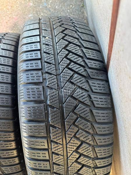 Continental 215/60 R18 Zimska