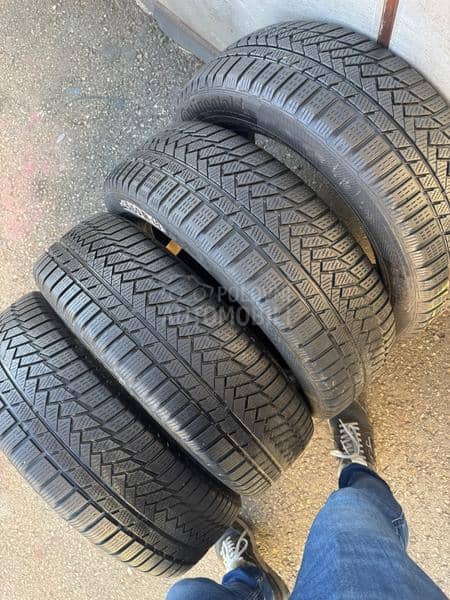 Continental 215/60 R18 Zimska