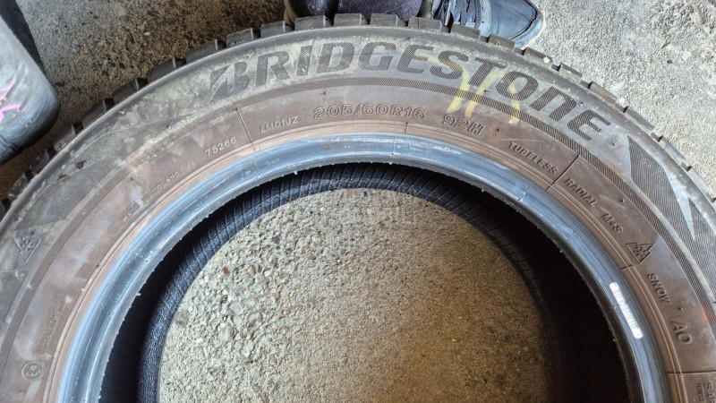 Bridgestone 205/60 R16 Zimska