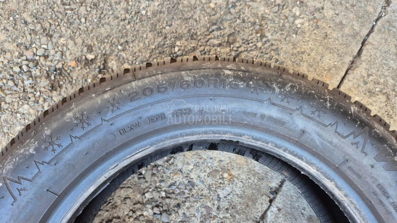 Dunlop 205/60 R16 Zimska
