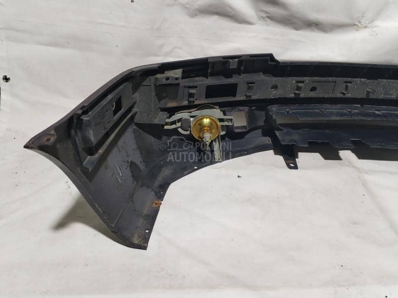 Prednji branik sa maglenkama