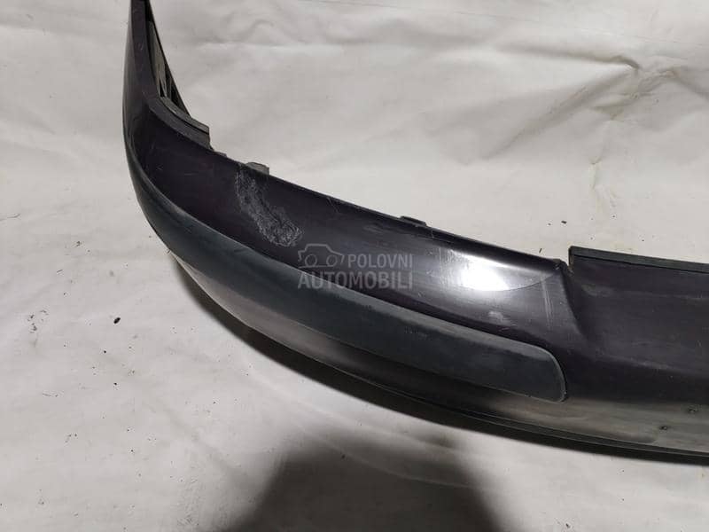 Prednji branik sa maglenkama