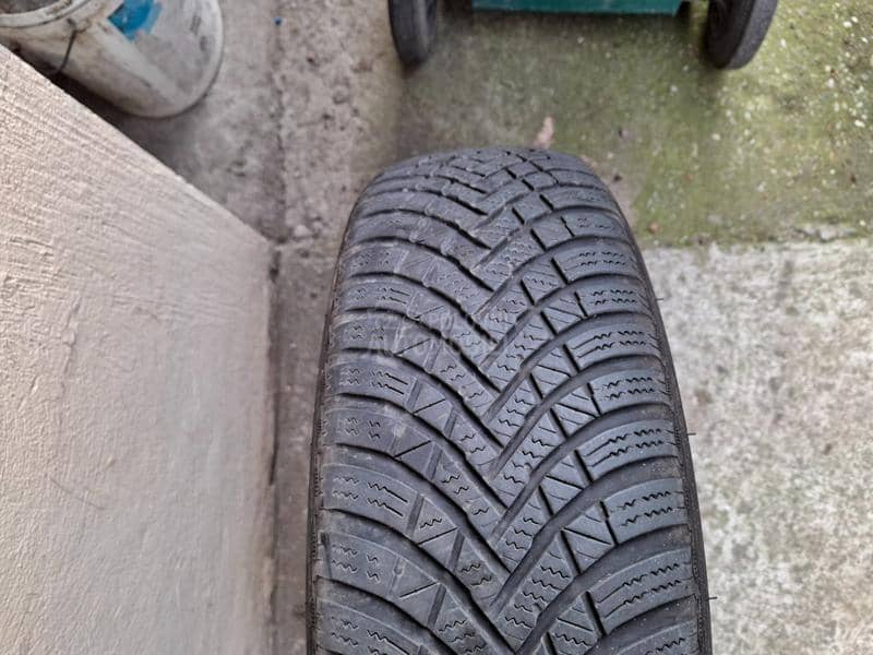 Hankook 185/65 R15 Zimska