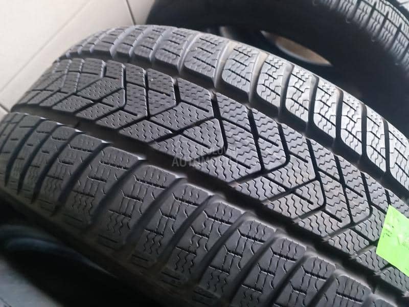Pirelli 235/50 R19 Zimska