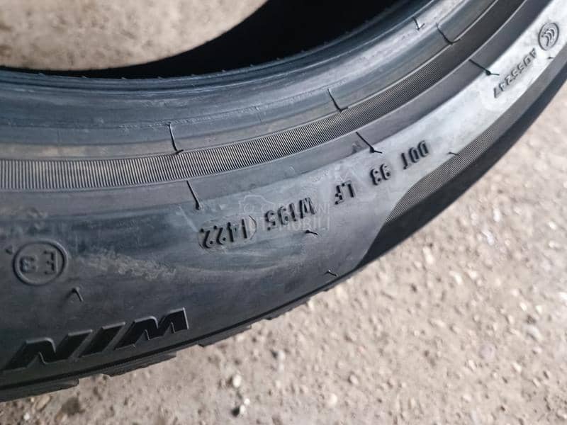 Pirelli 235/50 R19 Zimska