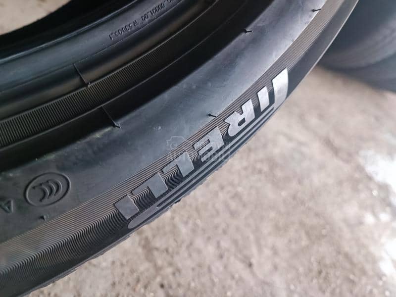 Pirelli 235/50 R19 Zimska