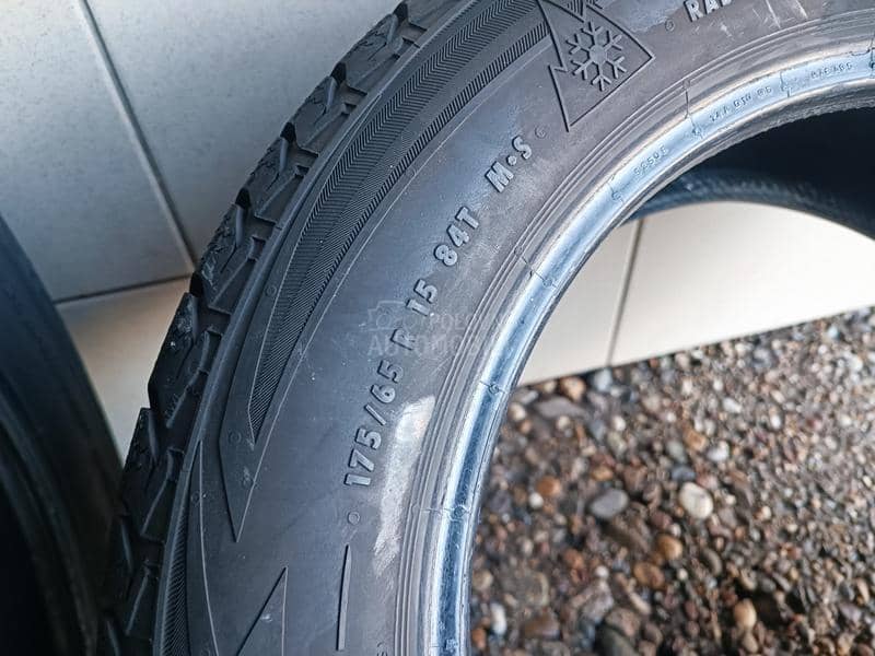 Uniroyal 175/65 R15 Zimska