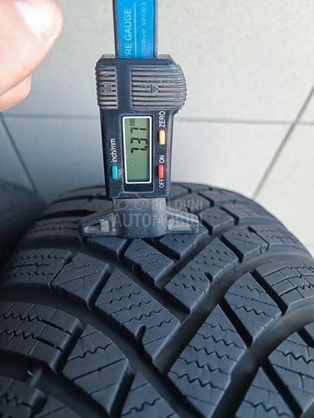 Hankook 215/70 R16 Zimska