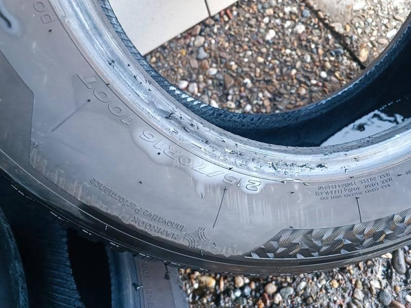 Hankook 215/70 R16 Zimska
