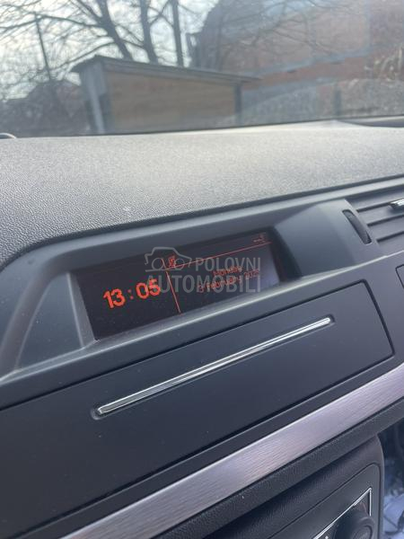 DISPLEJ