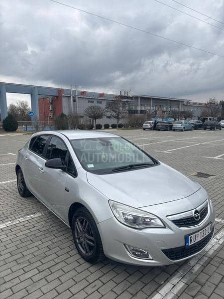 Opel Astra J 1.4 TURBO