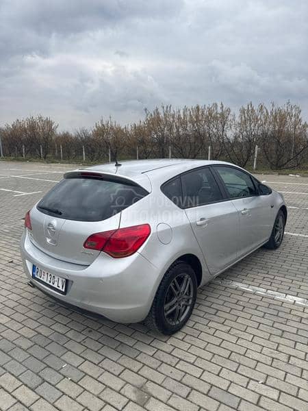 Opel Astra J 1.4 TURBO