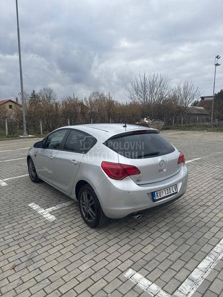 Opel Astra J 1.4 TURBO