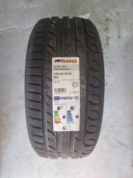 Taurus 235/40 R19 Letnja